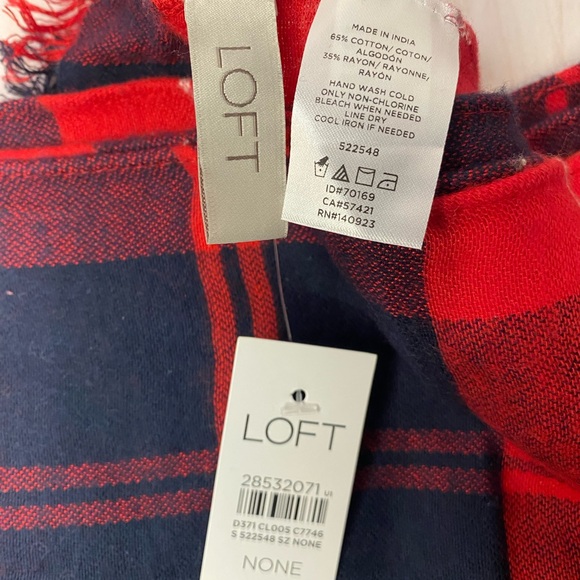 NWT Loft Red and navy blanket scarf - Picture 3 of 3